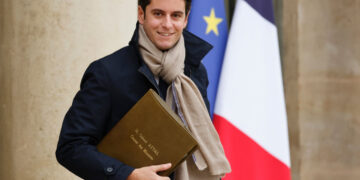 غابريال أتال رئيس حكومة فرنسا الجديد .. مثلي الجنس ومن أصول يهودية تونسية
