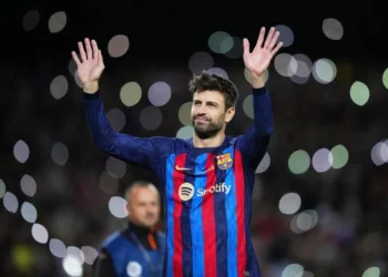 بيكيه يعلن عودته لكرة القدم