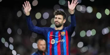 بيكيه يعلن عودته لكرة القدم