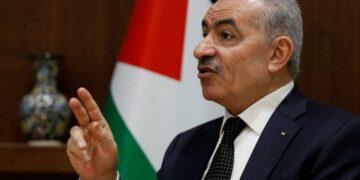 اشتية يطالب “العدل الدولية” بقرار مستعجل لوقف الحرب