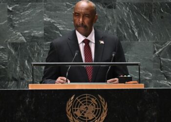 البرهان والمبعوث الأممي يبحثان تطورات السودان في أول لقاء بينهما