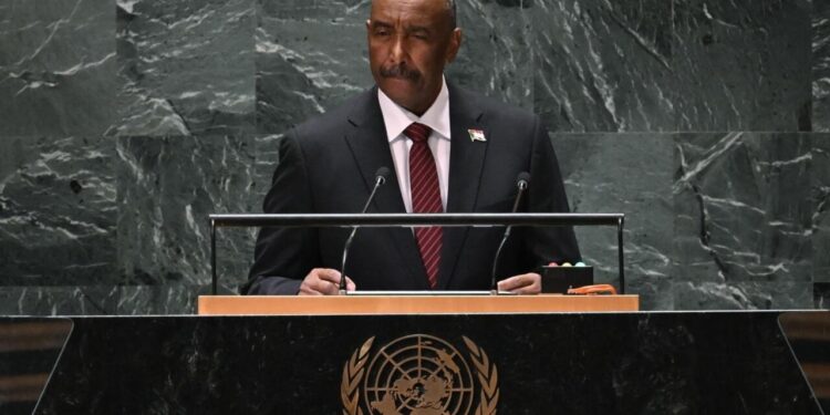 البرهان والمبعوث الأممي يبحثان تطورات السودان في أول لقاء بينهما