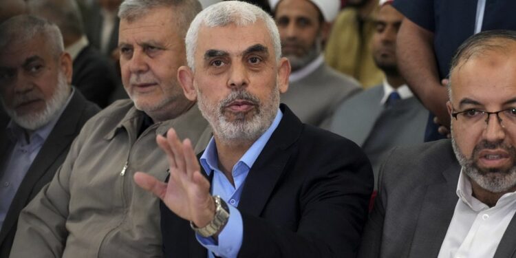 الإتحاد الأوروبي يُدرج رئيس المكتب السياسي لحركة ” حماس” يحيى السنوار على قائمة “الإرهاب”