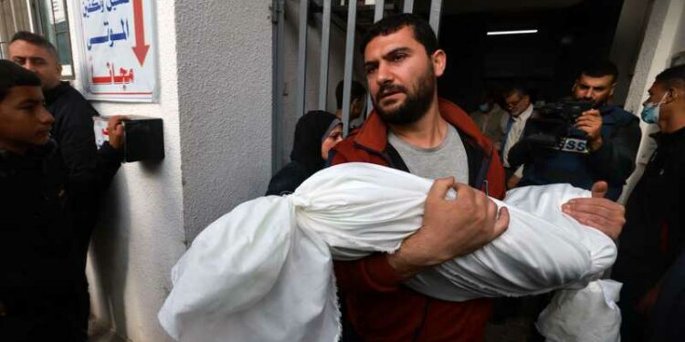 الصحة العالمية تحذر من كارثة إنسانية “تفوق التصور” في حال نفذ الجيش الإسرائيلي هجومًا على رفح وبرلين تطالب “تل أبيب” بالتراجع وصفارات الإنذار تدوي بمستوطنات محاذية لقطاع غزة