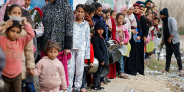 “الأونروا” تتحدث لأول مرة عن إيقاف عملياتها بغزة بسبب تعليق التمويل .. وغوتيريش يؤكد عدم وجود طعام بغزة وجنوب إفريقيا تقدم طلبا عاجلا للعدل الدولية