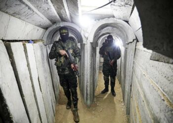 لوموند: ليس لدى الجيش الإسرائيلي أمل كبير في تحرير الأسرى بالقوة