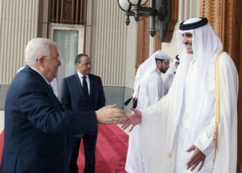 الرئيس عباس بحث مع أمير قطر فرص وساطة الدوحة بين “فتح” و”حماس”