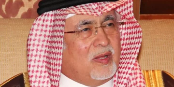 على هامش المنتدى السعودي للإعلام في نسخته الثالثة.. وزير الإعلام السعودي الأسبق الدكتور عبد العزيز خوجة يحصل على جائزة “أفضل شخصية إعلامية” للعام 2024