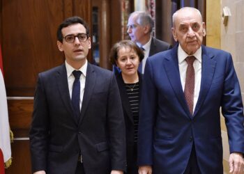 وزير خارجية فرنسا يُحذّر لبنان من حربٍ قد تشنّها إسرائيل لإعادة عشرات الآلاف من الإسرائيليين إلى المنطقة الشمالية.. والحكومة اللبنانية تُشدّد على اتّفاقٍ بواسطة الأمم المتحدة والفرنسيين والأميركيين على ترسيم الحُدود