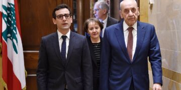 وزير خارجية فرنسا يُحذّر لبنان من حربٍ قد تشنّها إسرائيل لإعادة عشرات الآلاف من الإسرائيليين إلى المنطقة الشمالية.. والحكومة اللبنانية تُشدّد على اتّفاقٍ بواسطة الأمم المتحدة والفرنسيين والأميركيين على ترسيم الحُدود