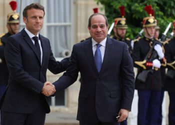 السيسي يؤكد رفضه تهجير الفلسطينيين إلى مصر “بأي شكل أو صورة” ويحذر من خطورة توسع الصراع على المستوى الإقليمي