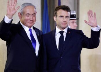 ماكرون يحذر نتنياهو من أن أي نقل قسري للسكان من رفح سيشكل جريمة حرب ويؤكد “معارضته الصارمة” لهجوم إسرائيلي على المدينة