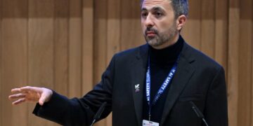 بريطاني من أصول سورية.. يصعد إلى “مايكروسوفت”