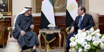 الرئيس الإماراتي بالقاهرة يبحث مع نظيره المصري أوضاع غزة وتعزيز العلاقات