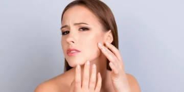 الحصول على بشرة ناعمة خالية من المسام الواسعة.. وصفات طبيعية للعناية بالبشرة