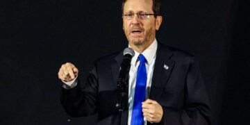 رئيس إسرائيل قد يلغي زيارة لهولندا خشية الإعتقال للاشتباه في تورطه بأعمال إبادة جماعية بقطاع غزة