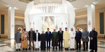 وفد من علماء الدين الإسلامي يزور معرض ومتحف السيرة النبوية بالإيسيسكو