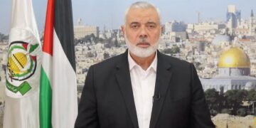 قطر تهدد بترحيل مسؤولي “حماس” إذا لم يقنعوا قيادة غزة بالموافقة على صفقة الأسرى.. صحيفة تكشف التفاصيل