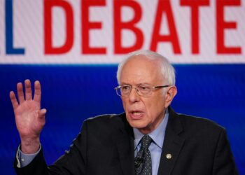 سيناتور ينتقد الدعم لإسرائيل وتغطية الإعلام الأمريكي لأحداث غزة متسائلا عن سبب تخصيص واشنطن 10 مليارات دولار لحكومة تجوع الأطفال عمدًا