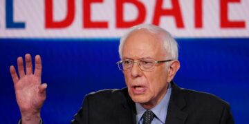 سيناتور ينتقد الدعم لإسرائيل وتغطية الإعلام الأمريكي لأحداث غزة متسائلا عن سبب تخصيص واشنطن 10 مليارات دولار لحكومة تجوع الأطفال عمدًا