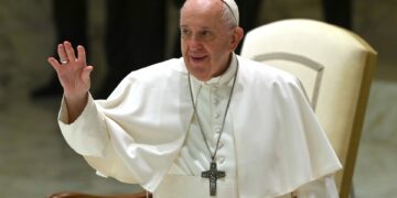 بابا الفاتيكان يدعو إلى وقف دوامة العنف في الشرق الأوسط