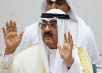 أمير الكويت يقبل استقالة الحكومة ويدعو مجلس الأمة للانعقاد