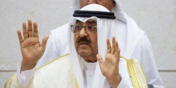 أمير الكويت يقبل استقالة الحكومة ويدعو مجلس الأمة للانعقاد