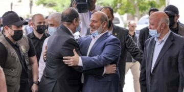 وفد من “حماس” يتوجّه للقاهرة لبحث تهدئة غزة والمقاومة تتمسك بشروطها وصفقة التبادل وصحّة غزة تكشف عن حصيلة جديدة لضحايا الحرب على القطاع