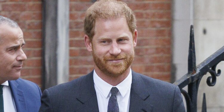 الأمير هاري يبلغ بريطانيا رسميا أنه أصبح مقيما بالولايات المتحدة