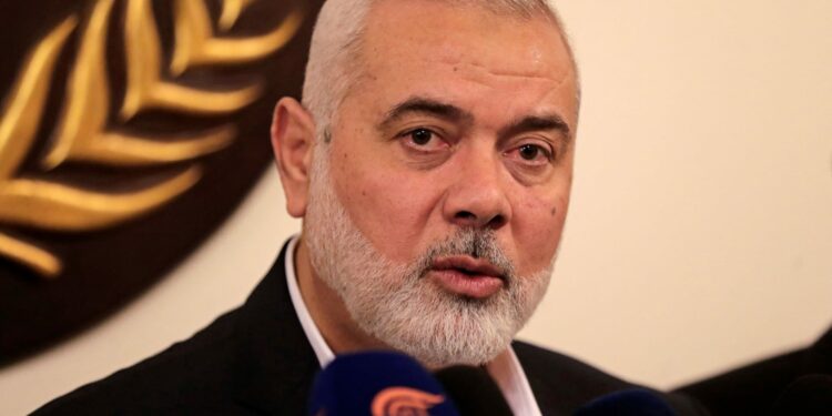 أولمرت: اغتيال أبناء هنية سيضر بسمعة إسرائيل