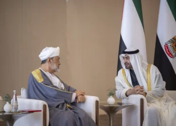 رئيس دولة الإمارات وسلطان عمان يشهدان توقيع اتفاقيات تعاون بمجالات عدة