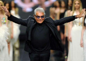 وفاة مصمم الأزياء الإيطالي روبرتو كافالي عن 83 عاما