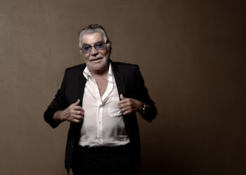 وفاة مصمم الأزياء الإيطالي روبرتو كافالي «عاشق الموضة»