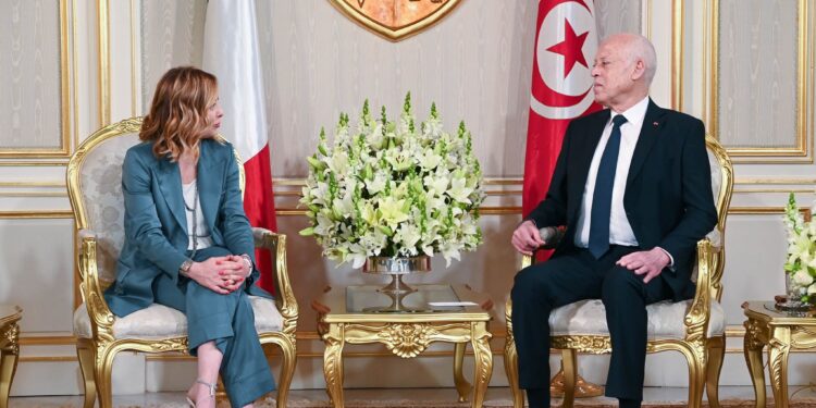 رئيسة الحكومة الإيطالية جورجيا ميلوني في زيارة عمل لتونس لبحث عدة ملفات منها الهجرة وتوقيع عدة اتفاقيات