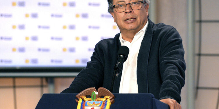 الرئيس الكولومبي يعلن قطع العلاقات الدبلوماسية مع إسرائيل ويتهمها بـ”الابادة الجماعية”.. و”تل أبيب” تعتبر الخطوة مكافأة لحماس