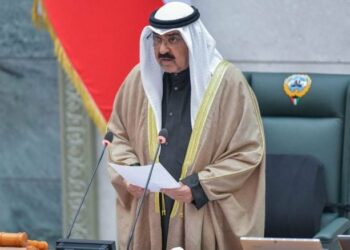 أمير الكويت يعلن حل البرلمان ووقف مؤقت لبعض مواد الدستور لمدة لا تزيد عن 4 سنوات يتم خلالها دراسة جميع جوانب المسيرة الديمقراطية