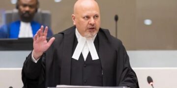 أول رد من كريم خان على انتقادات مذكرة اعتقال نتنياهو