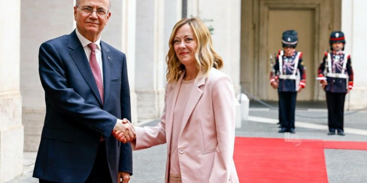 رئيسا وزراء فلسطين وإيطاليا يبحثان جهود وقف النار في غزة