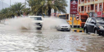تباطؤ حاد في النشاط غير النفطي بالإمارات في أبريل بفعل السيول