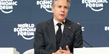 بلينكن: من المستحيل التوصل إلى وقف إطلاق نار مع “حزب الله” ما دامت الحرب مستمرة في قطاع غزة