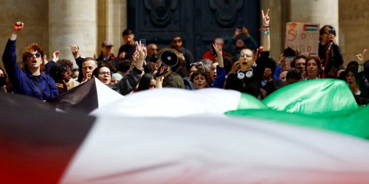 الاحتجاجات تتوسع في جامعات بريطانيا وفرنسا وتصل سويسرا