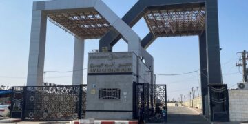 إسرائيل تعتزم تسليم إدارة معبر رفح البري إلى شركة أمريكية خاصة تحت إشرافها.. والفصائل الفلسطينية ترفض وصاية أي جهة خارجية على المعبر