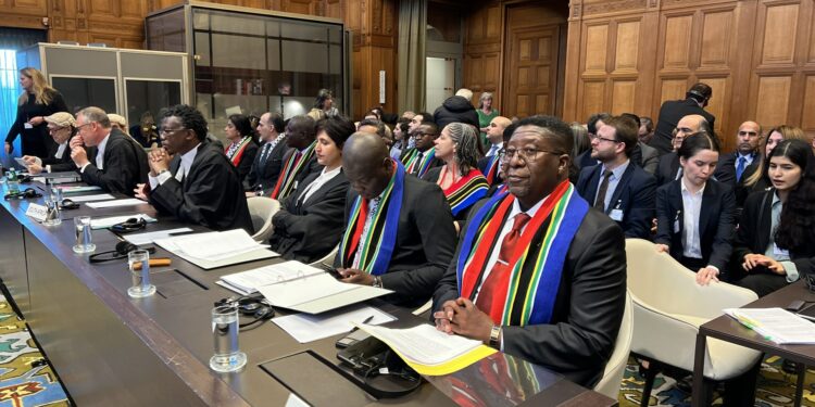 جنوب أفريقيا تطلب من محكمة العدل الدولية أن تأمر إسرائيل بالانسحاب الفوري من رفح ووقف هجومها العسكري ومجلس الأمن يدعو لتحقيق مستقل بشأن المقابر الجماعية بغزة