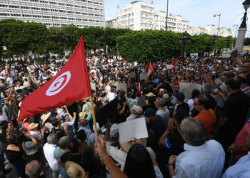 برلمان تونس ينقّح القانون الانتخابي قبل أيام من الانتخابات الرئاسية .. وتتواصل التحركات الشعبية !!!