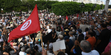 برلمان تونس ينقّح القانون الانتخابي قبل أيام من الانتخابات الرئاسية .. وتتواصل التحركات الشعبية !!!