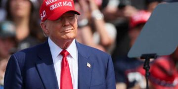 مسؤول بالمخابرات الأمريكية يكشف أسباب اتخاذ القرار ضد شبكة “آر.تي” الروسية والدور الخفي الذي لعبته في دعم ترامب