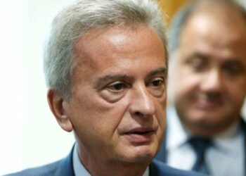 محافظ مصرف لبنان السابق سلامة سيبقى قيد الاحتجاز حتى موعد جلسة قضائية