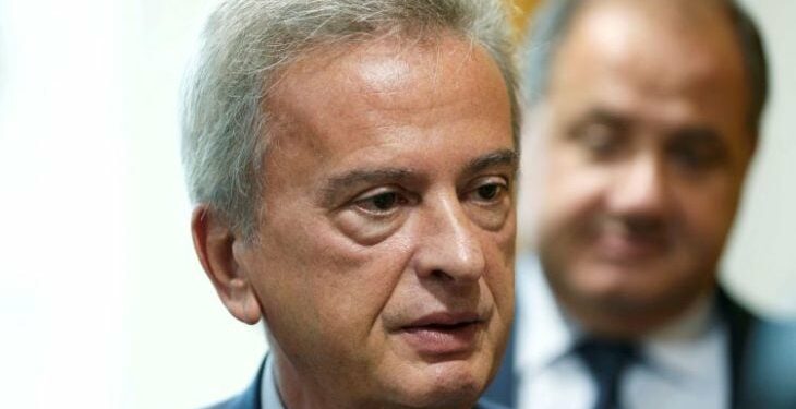 محافظ مصرف لبنان السابق سلامة سيبقى قيد الاحتجاز حتى موعد جلسة قضائية