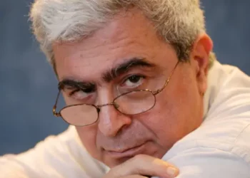 إلياس خوري يغادر الدُنيا تاركا “باب الشمس” مفتوحا