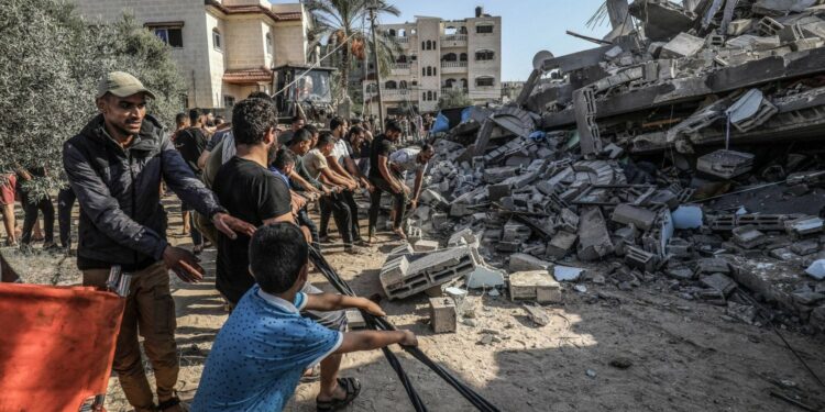 دعوات إسرائيلية مُتصاعدة لجيش الإحتلال بإخلاء شمال غزة من الفلسطينيين وإعلانه منطقة عسكرية مُغلقة ووقف إدخال المُساعدات الإنسانية إليه